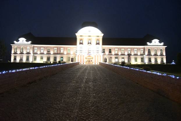 Virovitica: Središte grada sjaji  u blagdanskom ozračju jer traje manifestacija Advent u Virovitici