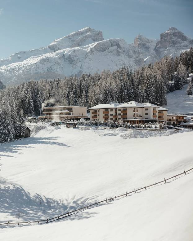 FOTO Ovo je najljepši bazen na Alpama: Topao je, proziran i ima pogled na Dolomite