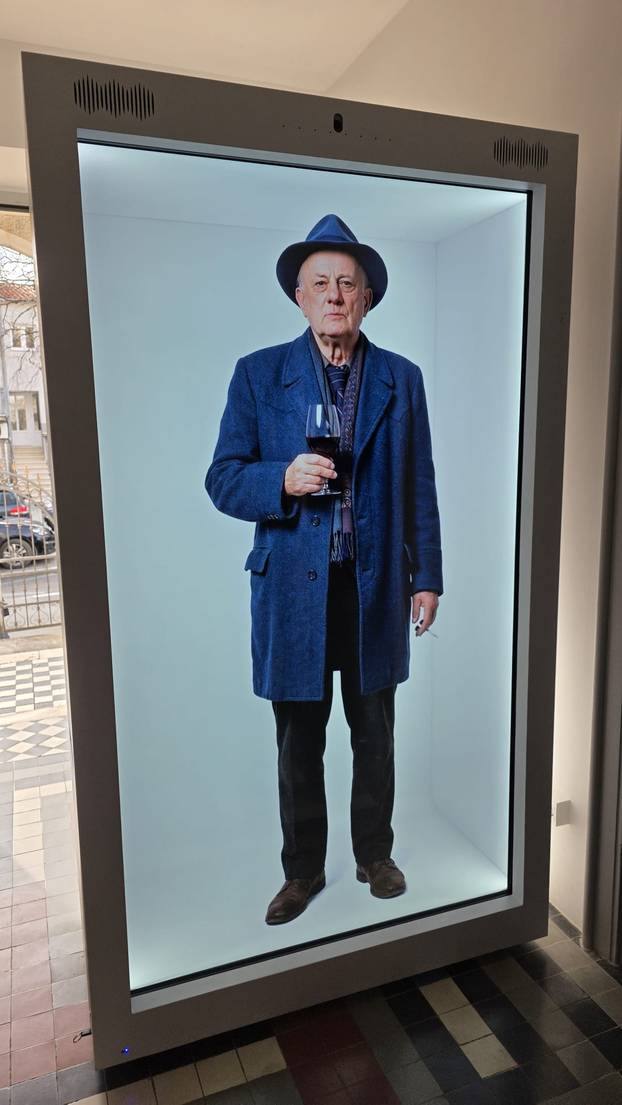 FOTO U Imotskom možete okinuti selfie s Tinom Ujevićem. Čak se i miče. Evo o čemu je riječ