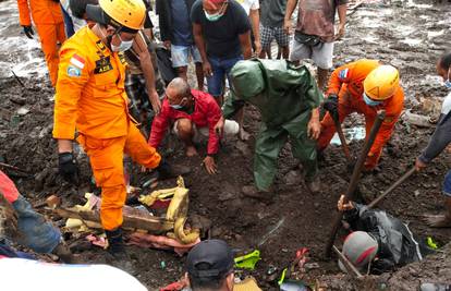 Više od 100 mrtvih u odronima i poplavama u Indoneziji: 'Do brojnih sela još ni ne možemo'