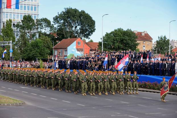 Zagreb: Svečani vojni mimohod u povodu 30 godina VRO Oluja