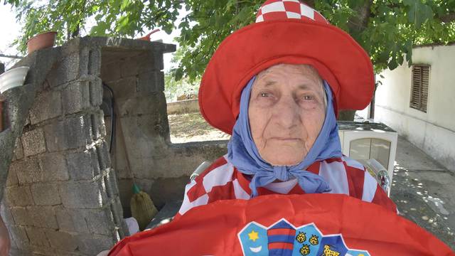 Baka Milka (97) navija: 'Jesu Vatreni dali gol? Natoči vina!'