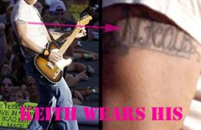 Keith tetovirao ime Nicole Kidman na desno rame