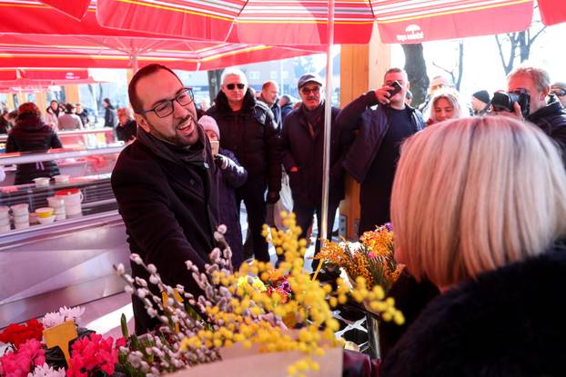 Zagreb: Gradonačelnik Tomislav Tomašević i Luka Korlaet otvorili rekonstruiranu i dograđenu tržnicu Vrapče