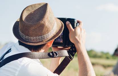 Manekenka razotkrila trikove koje koriste modni fotografi: 'Čuvajte se online kupovine!'