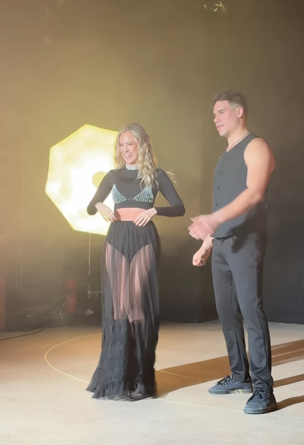 FOTO Domenica pokazala guzu i otkrila vruće plesne pokrete