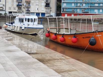 FOTO Sava se izlila iz korita u Zagrebu, Kupa raste i stvara nemile probleme u Karlovcu