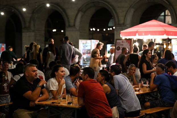 Zagreb: PLACe market na tržnici Dolac posjetili brojni Zagrepčani