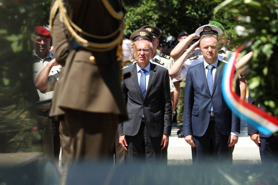 Zagreb: SveÄanost imenovanja vojarne  Croatia  imenom 1. gardijska brigada Tigrovi