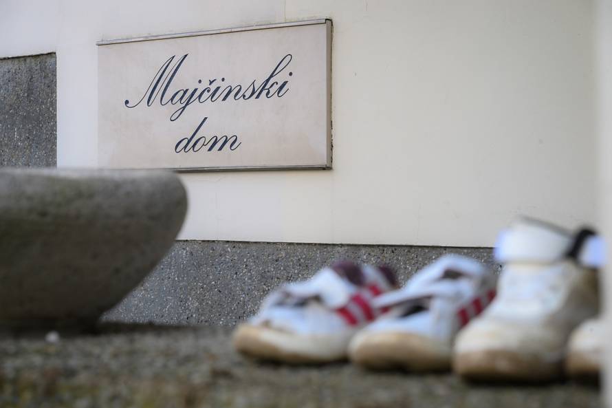 24SATA Zagreb: Reportaža s maloljetnim majkama koje žive u Nazorovoj s bebama