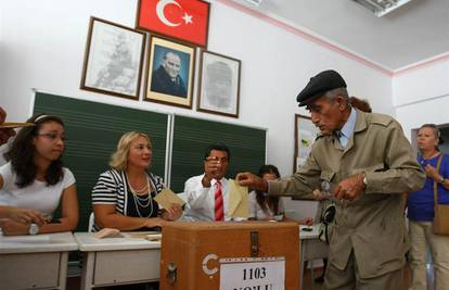 Turci su se na referendumu odlučili za promjene ustava