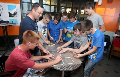 Praktično i zabavno učenje informatike kroz robotiku