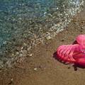 Popularne gumene sandale za more vraćaju se u modu: Dolaze u raznim varijantama i bojama
