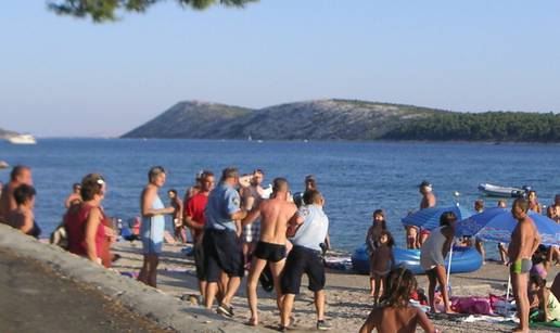 Divljak na plaži: Slovenac (29) skuterom uletio među kupače