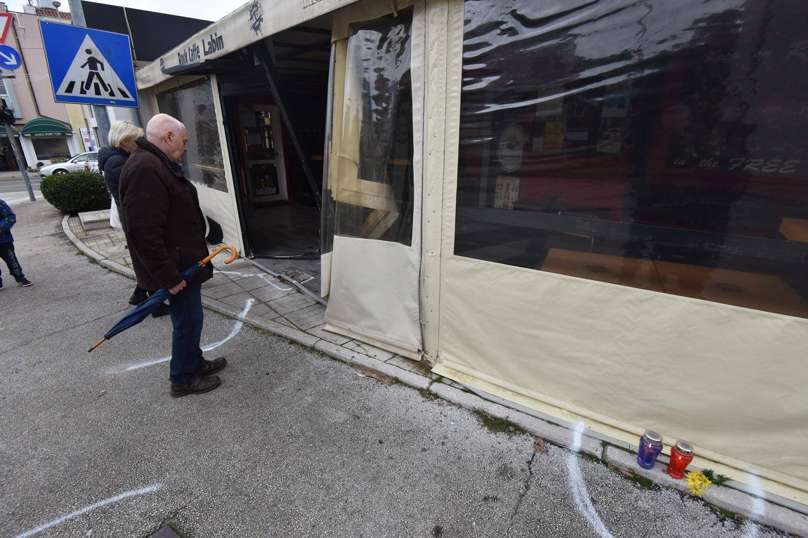 Labin: Pod utjecajem alkohola uletjela u kafić automobilom - jedna osoba poginula