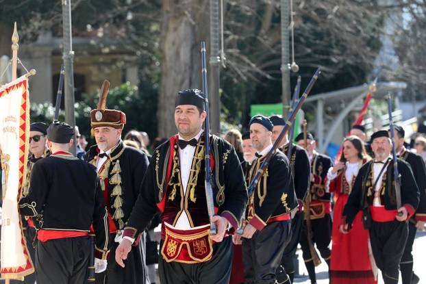 Pula: Mimohod Bokeljske mornarice u Puli