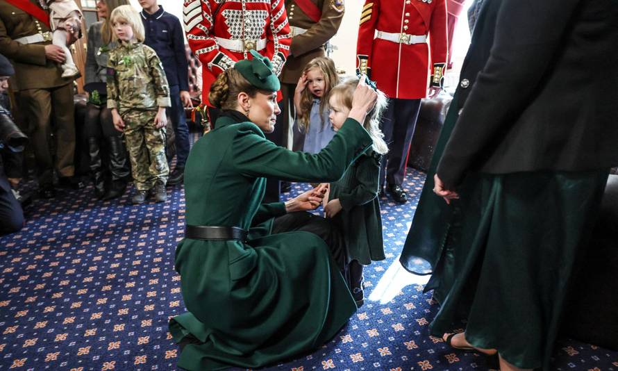 VIDEO Djevojčica (3) skočila na Kate: Pogledajte njenu reakciju