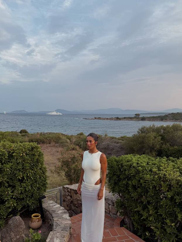 FOTO Bivša balerina Oriana gori od seksepila: Evo kakve sve vježbe radi za ovakvo tijelo