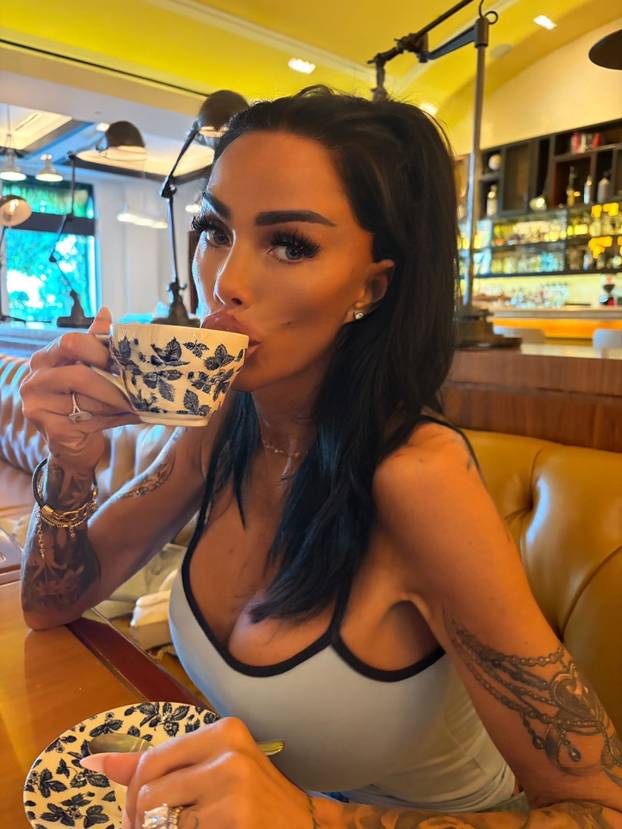 FOTO Bivši reprezentativac se uzbudio pa platio 18+ modelu da mu glumi bivšu: Htio je  spoj