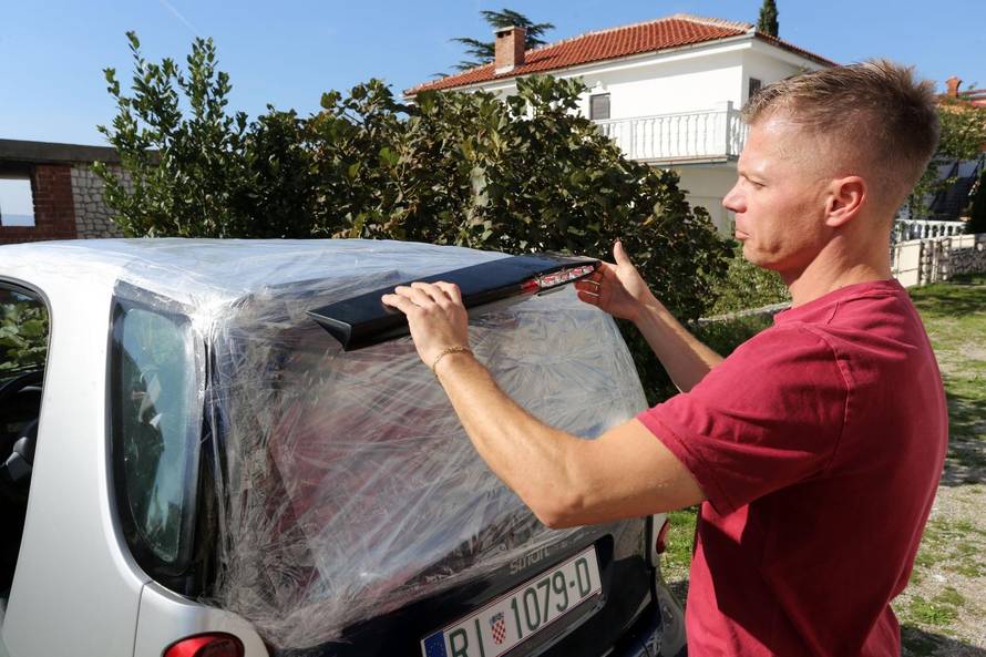 Vozač pauka se ispričao: 'Auto mi nije baš ispao, zaljuljao se!'