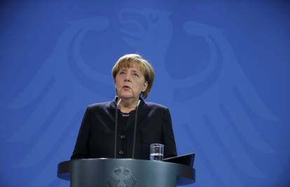 Merkel: Hitno provjerite sve aspekte sigurnosnog aparata