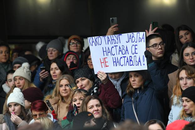 Beograd: Prosvjed "Učitelji i nastavnici su uz studente" ispred Filozofskog fakulteta