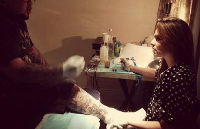 Prva i zadnja tetovaža: Cheryl tetovirala svog tattoo majstora
