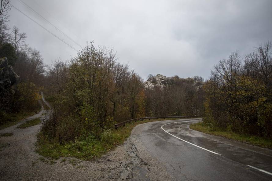 Pucao je u zrak, poskliznuo se, a metak je pogodio migranta