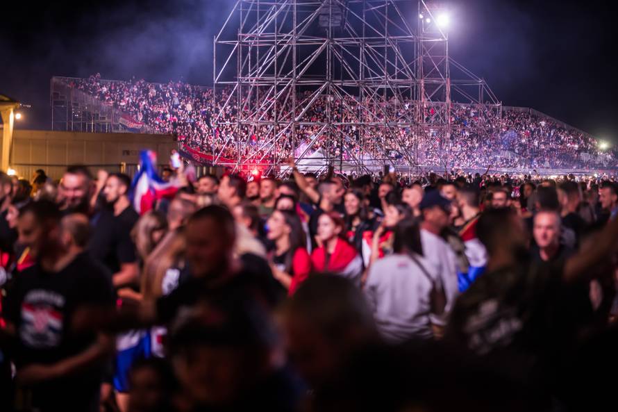 Obožavatelji na velikom koncertu Marka Perkovića Thompsona u Sinju