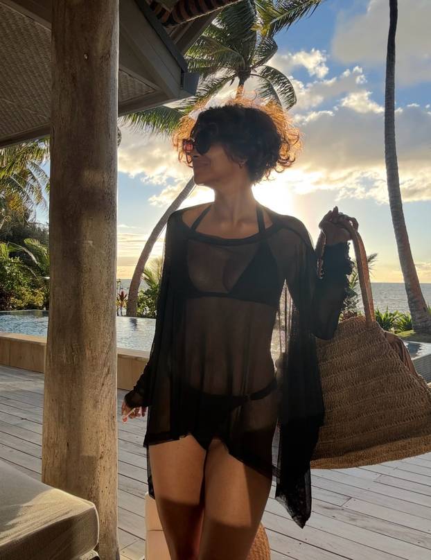 FOTO Odmara na Fidžiju: Halle Berry u mini bikiniju pokazala savršeno isklesanu guzu