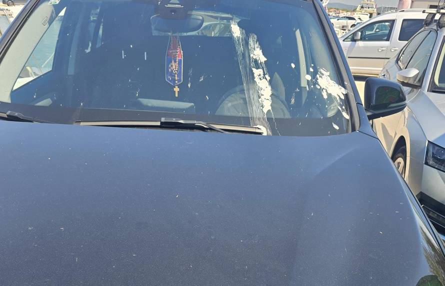 Sramota! Na Murteru im oštetili auto zbog Dinamove zastavice: 'Neću je skinut! Nema predaje'