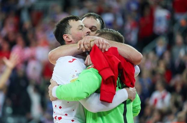 Hrvatski rukometaši slave nakon što su svladali Island 32:26