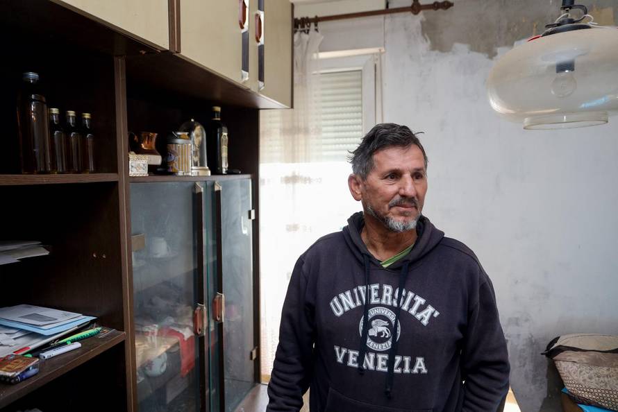 Benkovac: Branitelj Marko živi u stanu koji je u jako lošem stanju i nema struje