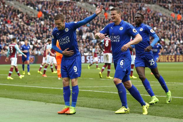 Leicester City's Jamie Vardy celebrates scoring their third goal with Robert Huth and Wilfred Ndidi