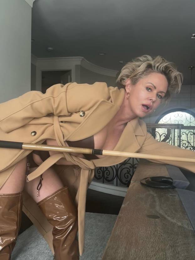 FOTO Vruća trenerica pilatesa dala otkaz zbog provokativnih fotki: 'Sad sam bolja mama'