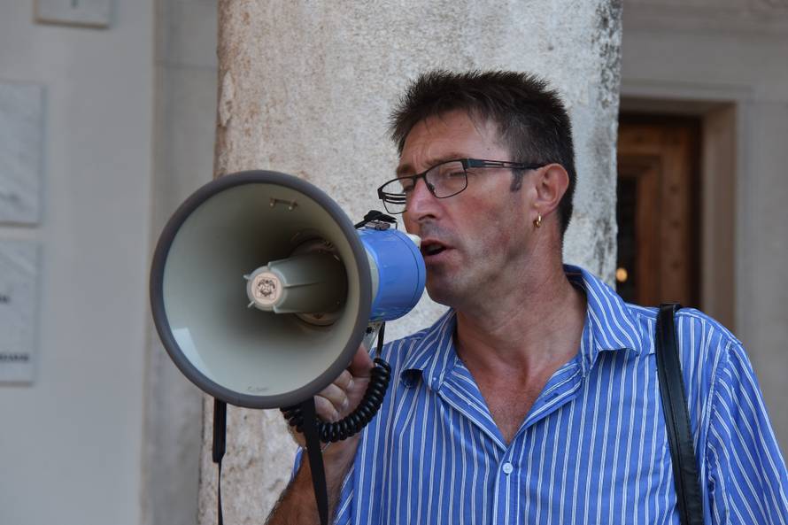 'Prijatelji i poznanici došli su mi reći, Borise, mi odlazimo...'