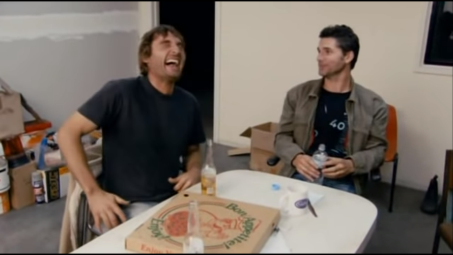 Odrastao je s glumcem Ericom Banom, snimao i s Clarksonom