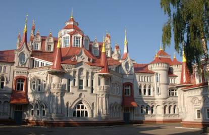 Škola u koju svi žele ići: Mali Rusi uče u dvorcu iz bajki