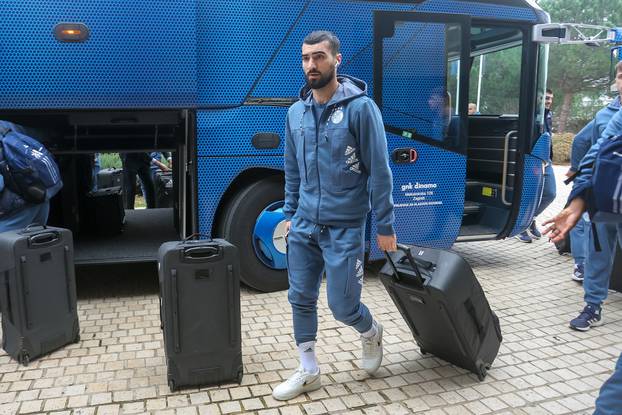 Rovinj: Dolazak igrača GNK Dinamo u hotel Lone u sklopu priprema
