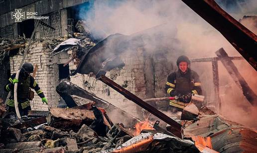 FOTO Strašni prizori nakon raketnog napada na Kijev