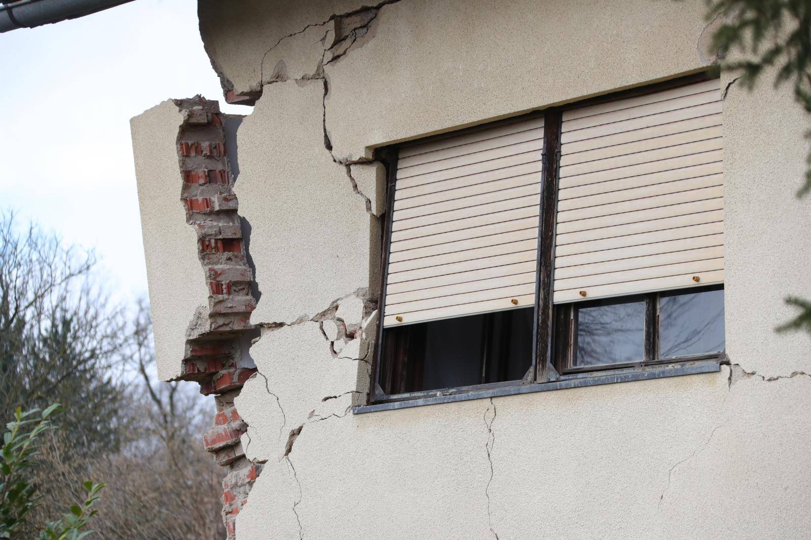 Posljedice potresa u selu Majska Poljana