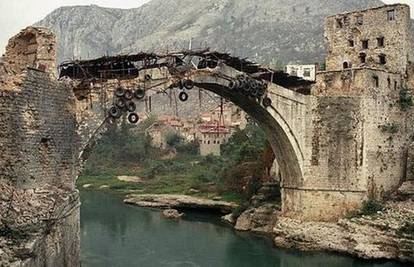 Snimio rušenje Starog mosta: 'Gledam i ne vjerujem, vidim ja to, ali mozak ne može prihvatiti'