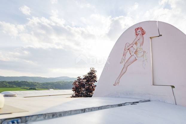 FOTO Da, dobro vidite! Netko u Istri prodaje avion koji je uredio kao kuću! Ovo je cijena za 16m2