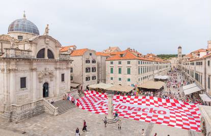 Velika Karlovačko navijačka zastava posjetila i Dubrovnik