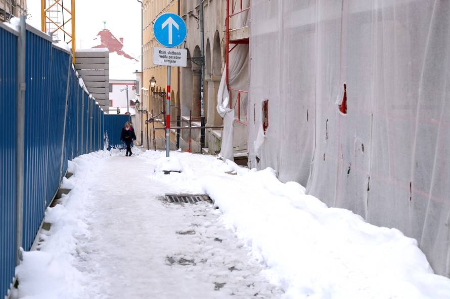 Zagreb: Gornji grad nije očišćen od snijega