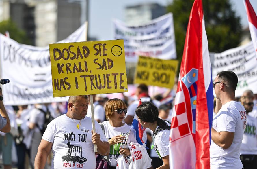 Zagreb: Okupljanje prosvjednika Hodaj za Liku, hodaj za Hrvatsku
