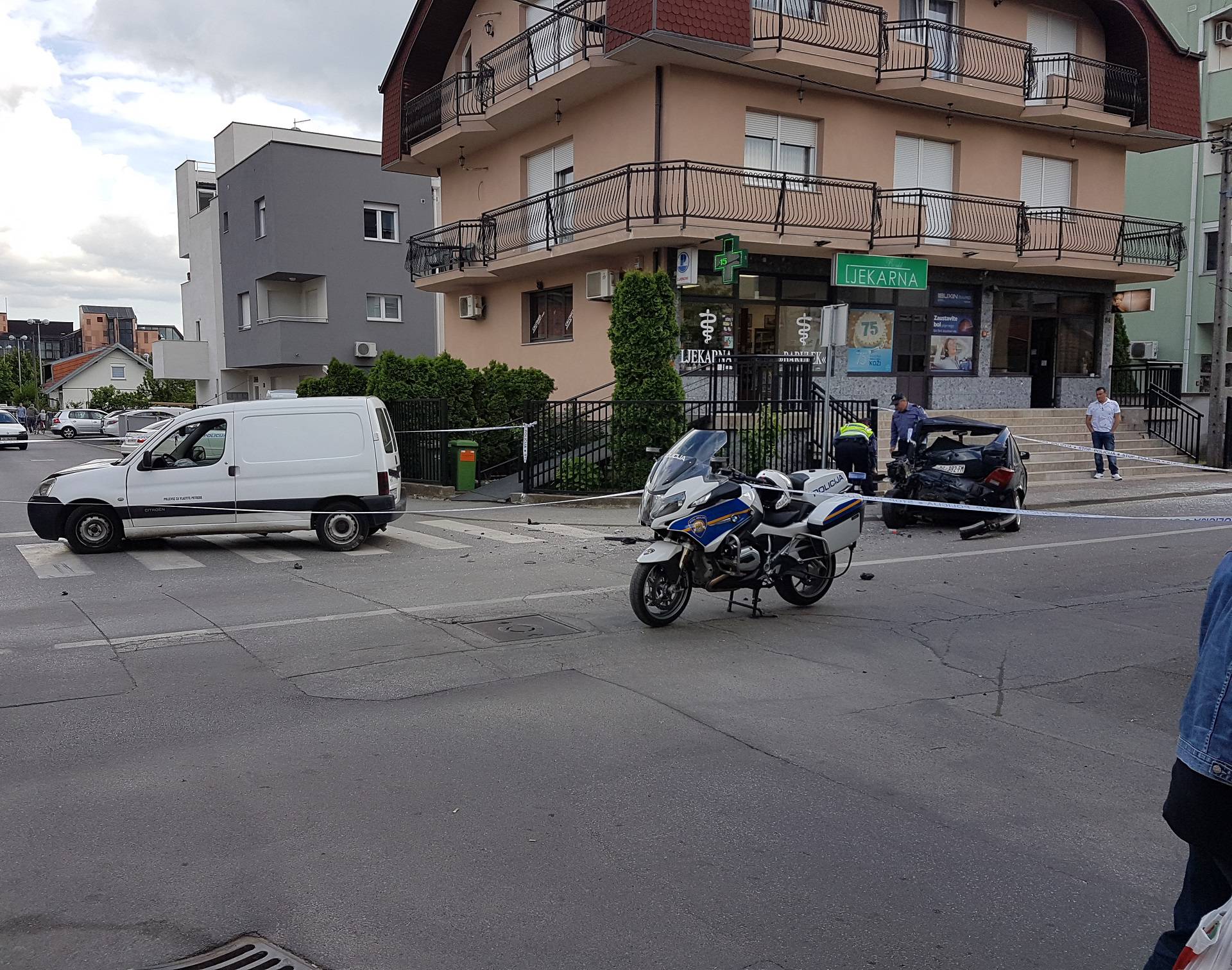 U sudaru dva automobila u Zagrebu ozlijeđeno dvoje ljudi
