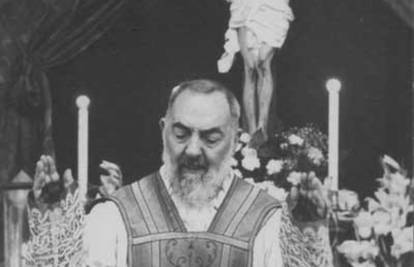 'Svetac Pio je bio varalica, za svoje stigme koristio kiselinu'