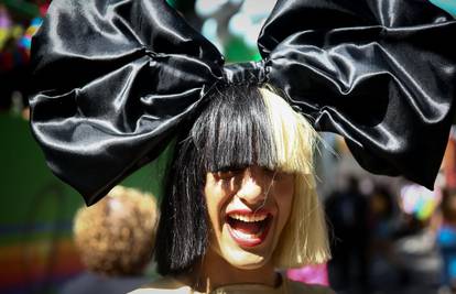 Sia 'otišla pod nož': 'To što sam javna osoba stvara mi tjeskobu'