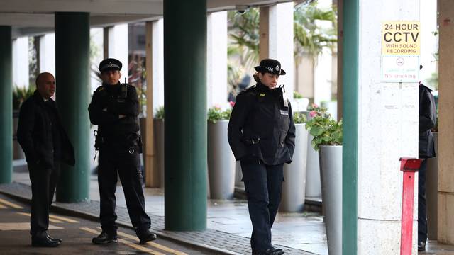 London: Uhitili su muškarca nakon napada nožem u džamiji